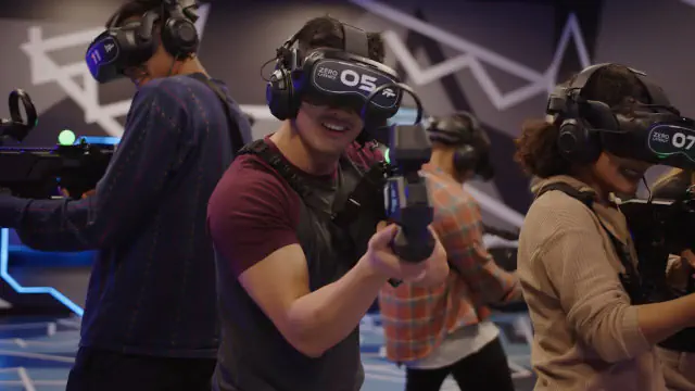 Kabelloses Zero Latency VR Free-Roaming in der Virtual Reality Arena Rostock
